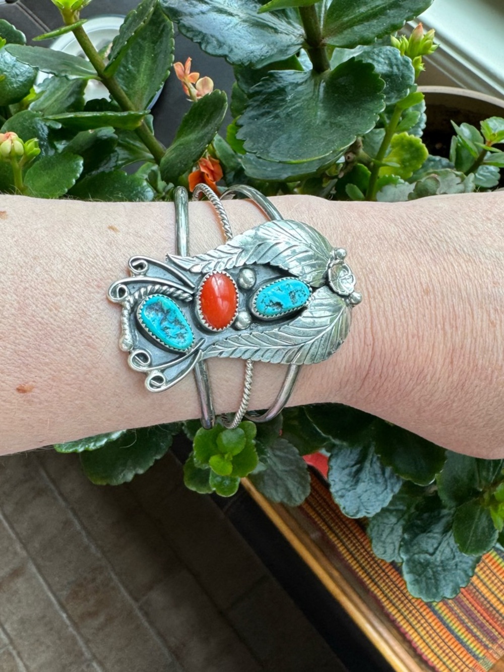Gorgeous VTG Navajo Yazzie Sterling 3 Stone Turquoise and Coral Cuff Bracelet - Picture 9 of 16